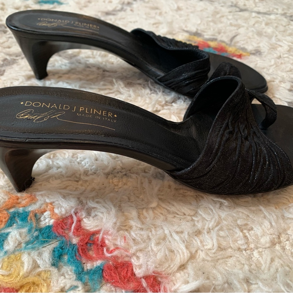 Donald Pliner slip-ons